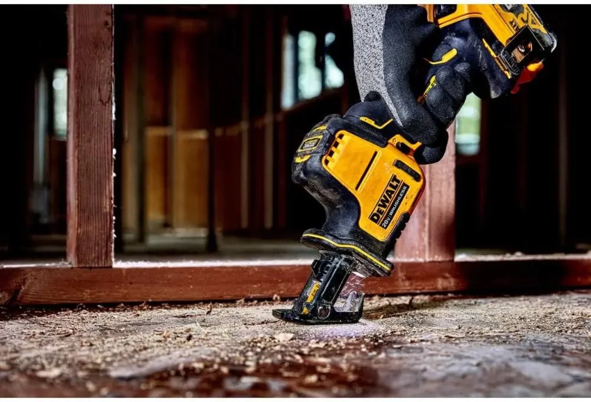 DEWALT DCS369 20V MAX* Recipro - Pole Saw Cordless のレビューと価格